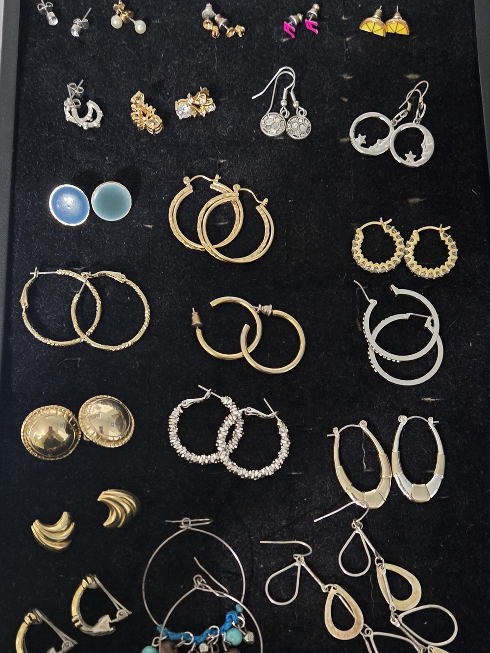 Vintage Mixed Lot of 27 Fashion Earrings: Hoops Studs Dangle/Drop, Multicolor